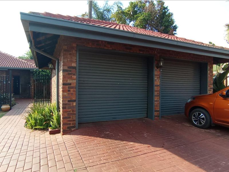 3 Bedroom House for Sale in Pierre van Ryneveld - Photo 2