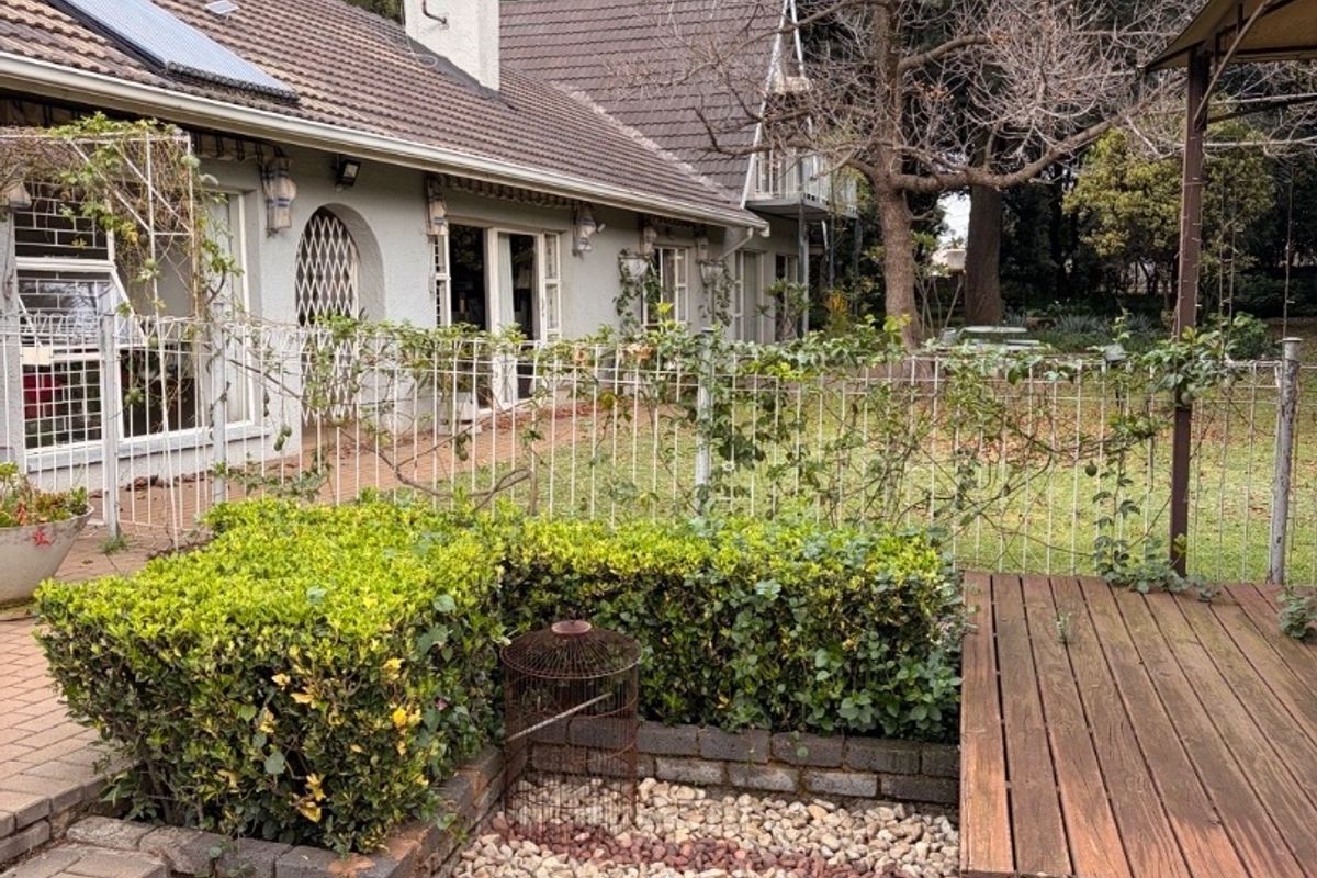 Beautiful Plot for Sale – Exceptional Investment Opportunity!  This beautiful and spacious plot offers the perfect combination of comfortable family living and outstanding rental income potential ideal for investors or extended families looking for space and security. Main House Features: 3 Spacious Bedrooms Large Loft Area (perfect for office, extra bedroom, or entertainment space) Generous Living Areas Beautiful, well-maintained home with plenty of character  Additional Features: 4 Garages Large Workshop Area Swimming Pool Very safe and secure property Expansive grounds with endless possibilities Income-Generating Potential: Townhouses on the property currently used for rental income Furnished bedroom units available to rent out Excellent opportunity for investors seeking multiple income streams This unique property offers space, versatility, and strong rental returns — all in one stunning setting. Perfect for investors, business owners, or families wanting additional income from home.  Don’t miss out on this rare opportunity — contact us today to arrange a viewing! - Photo 3