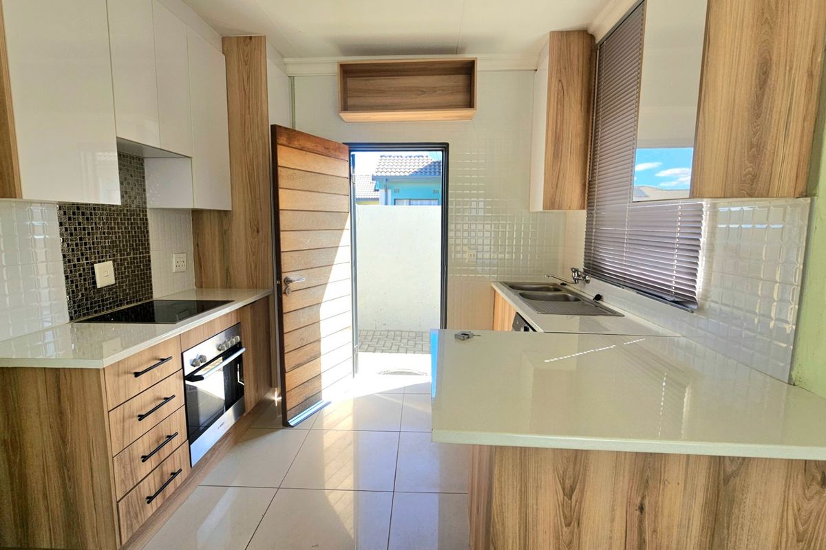 3 Bedroom house  - Photo 2