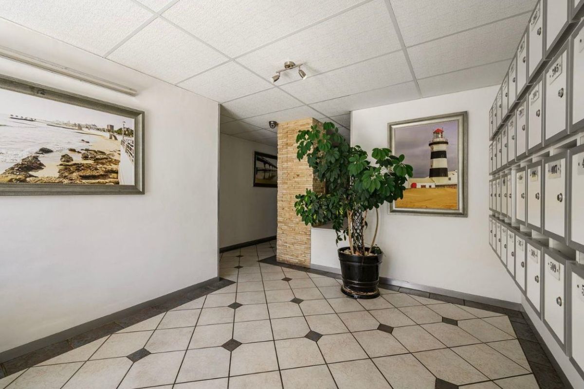 Luxury Apartment Living - Photo 2