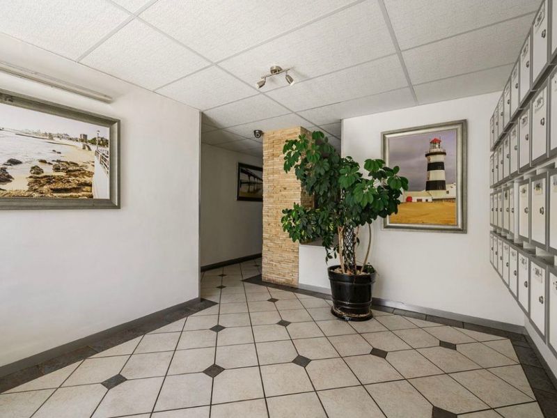 Luxury Apartment Living - Photo 2