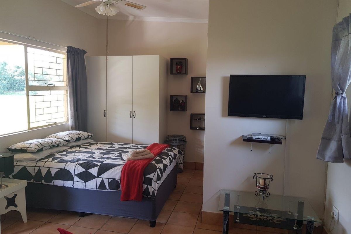 Beautiful Fully Furnished Garden Cottage to Rent – Secure & Peaceful Living  This completely renovated open-plan free-standing garden cottage offers comfortable, private living in a quiet and peaceful environment — perfect for a single professional or young couple. Property Features: •Fully Furnished & Equipped (linen optional) •Spacious Open-Plan Bedroom, Lounge, Dining & Kitchen Area •Kitchen with Breakfast Nook •Bathroom with Washbasin & Toilet plus Separate Shower & Dressing Cubicle •Ample Built-in Cupboards •Tiled Floors Throughout •Recently Repainted with Modern Updated Fittings •Prepaid Electricity Meter Installed •Water Included in Rent •Single Covered Parking Bay • Remote Control Access • DSTV Optional Exclusive Tenant Extras: • Private Tenant Lapa with Braai Area • Large Wooden Table & Bench • Swimming Pool Available for Tenant Use  ?? Rental: • R6 500 per month (Single Occupant) • R7 000 per month (Couple) • One Month Full Deposit Required • First Month’s Rent Payable Upfront  ?? Please Note: • No pets allowed • No children allowed  This secure cottage is ideal for tenants seeking a peaceful lifestyle with privacy and comfort in beautiful surroundings. - Photo 2