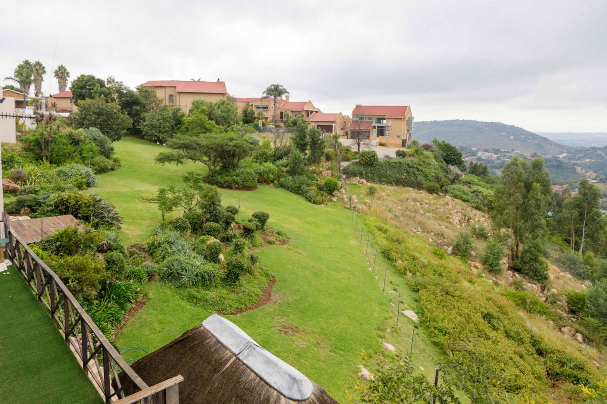 2 Bedroom 2 Bathroom Townhouse with Magnificent View - Photo 5