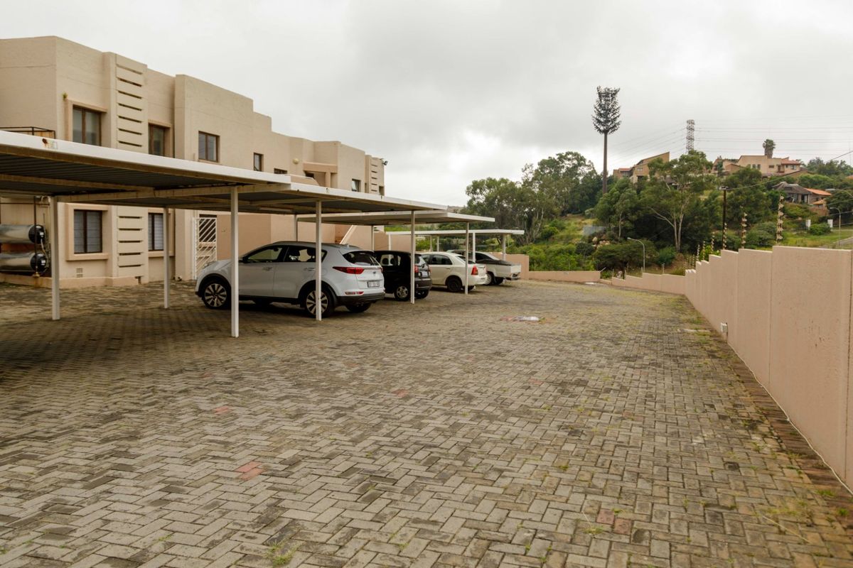 2 Bedroom 2 Bathroom Townhouse with Magnificent View - Photo 2