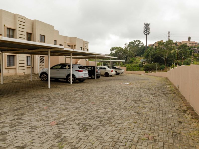 2 Bedroom 2 Bathroom Townhouse with Magnificent View - Photo 2