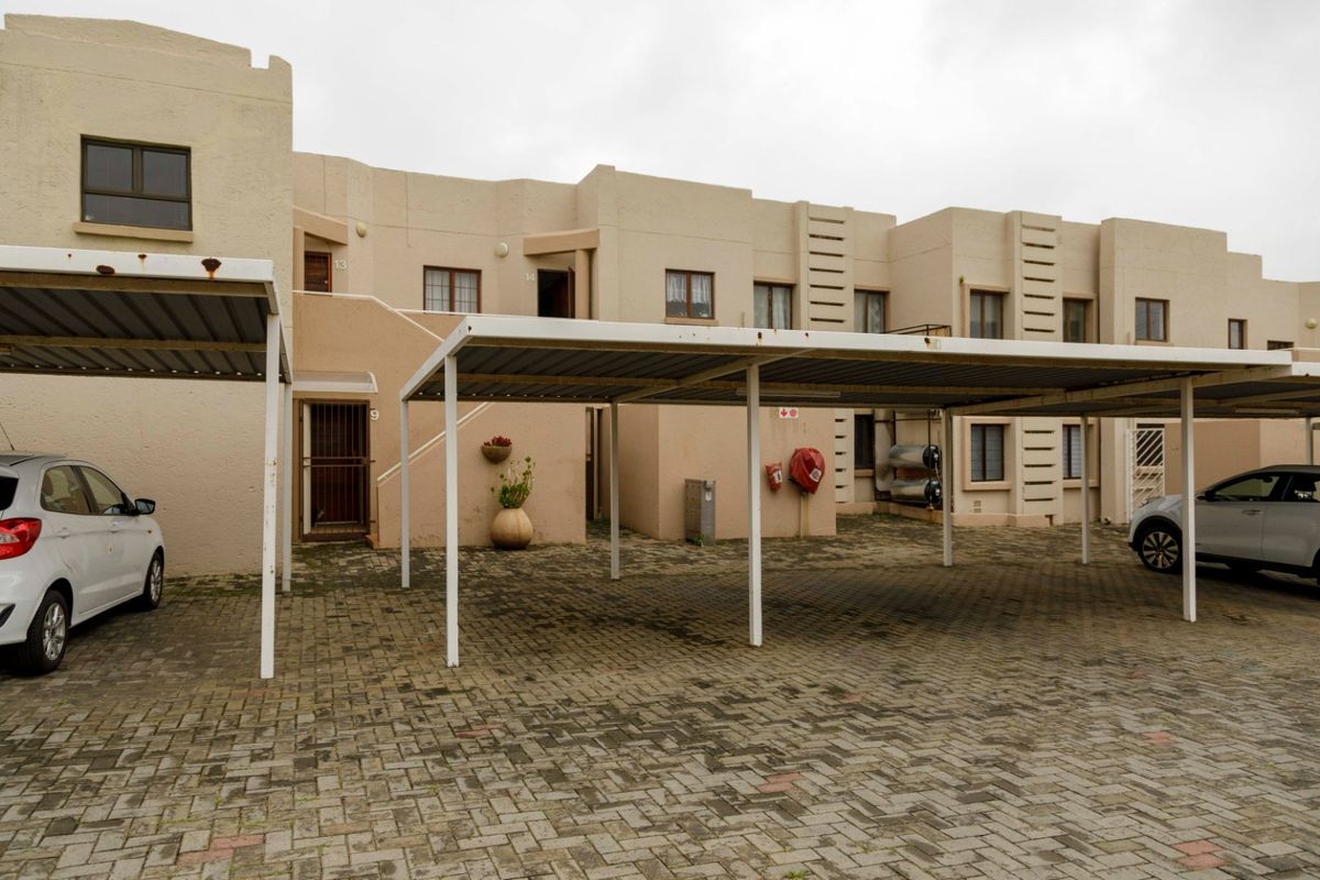 2 Bedroom 2 Bathroom Townhouse with Magnificent View - Photo 3