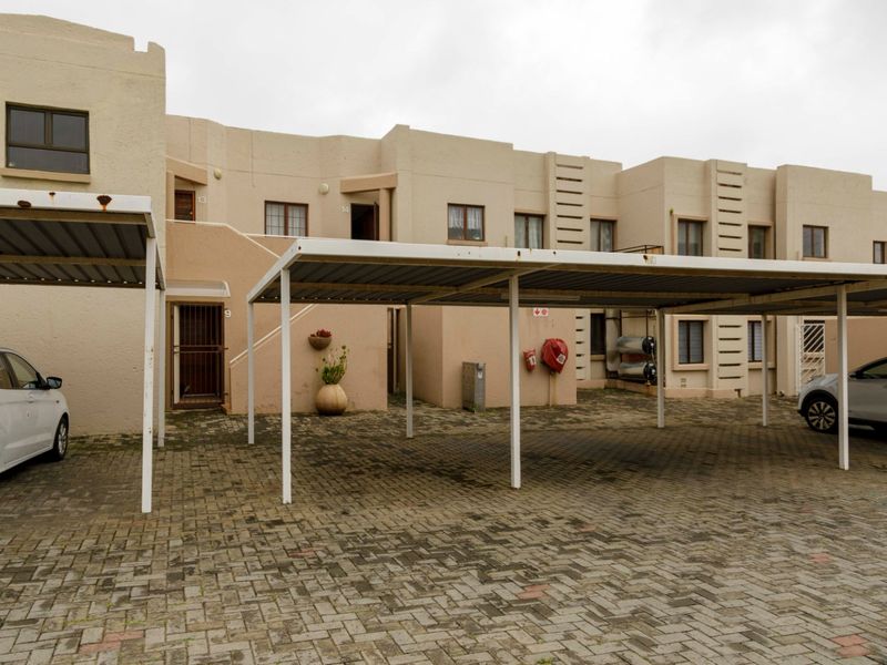 2 Bedroom 2 Bathroom Townhouse with Magnificent View - Photo 3