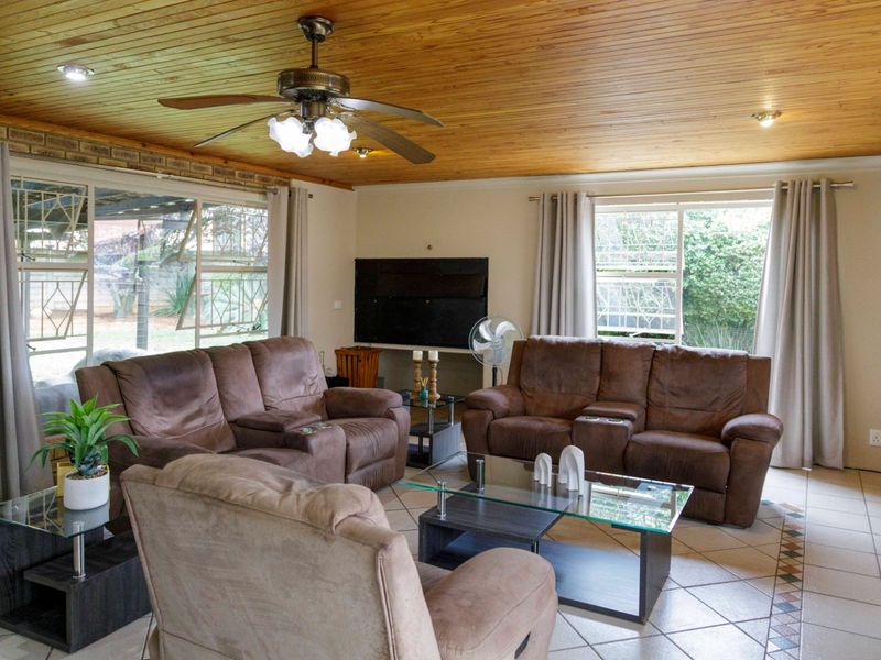 Beautiful Home in boomed-off area With Flatlet and Teenage Pad - Photo 10