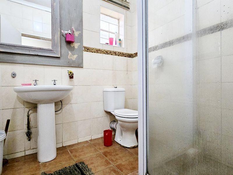 A delightful family home in a leafy Three Rivers. - Photo 9