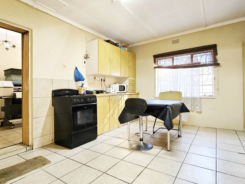 A delightful family home in a leafy Three Rivers. - Photo 4