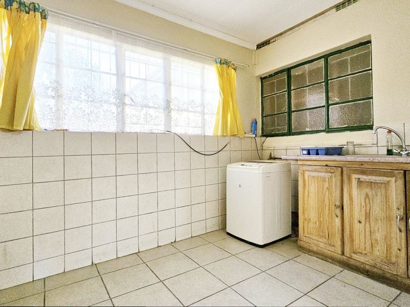 A delightful family home in a leafy Three Rivers. - Photo 6