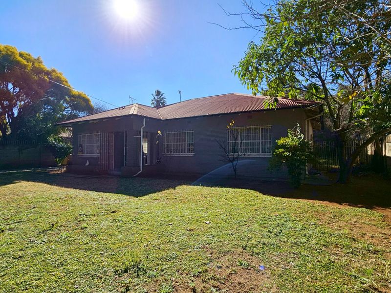 A delightful family home in a leafy Three Rivers. - Photo 1