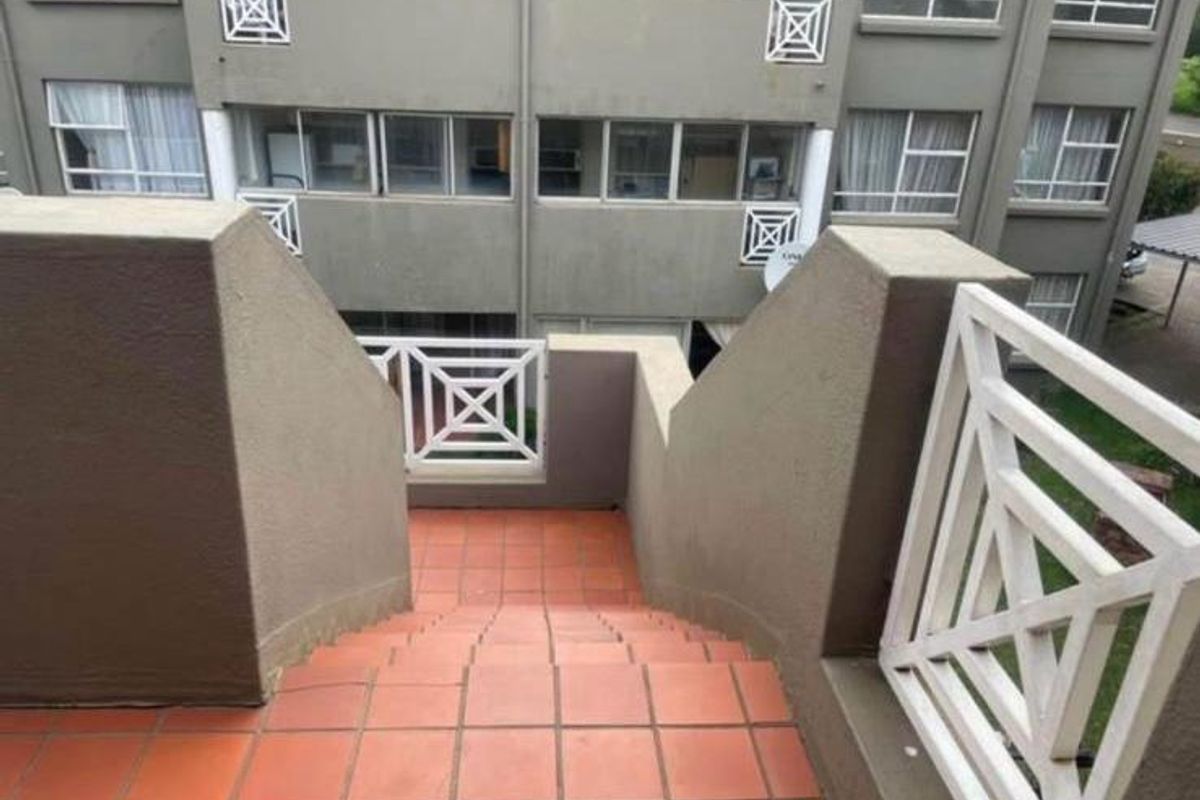 Three bedroom Apartment in Peacehaven Proper - Photo 3