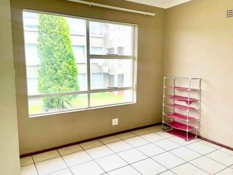 Three bedroom Apartment in Peacehaven Proper - Photo 10