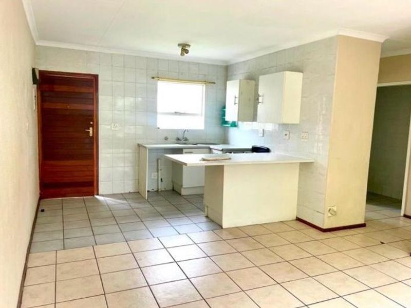 Three bedroom Apartment in Peacehaven Proper - Photo 7