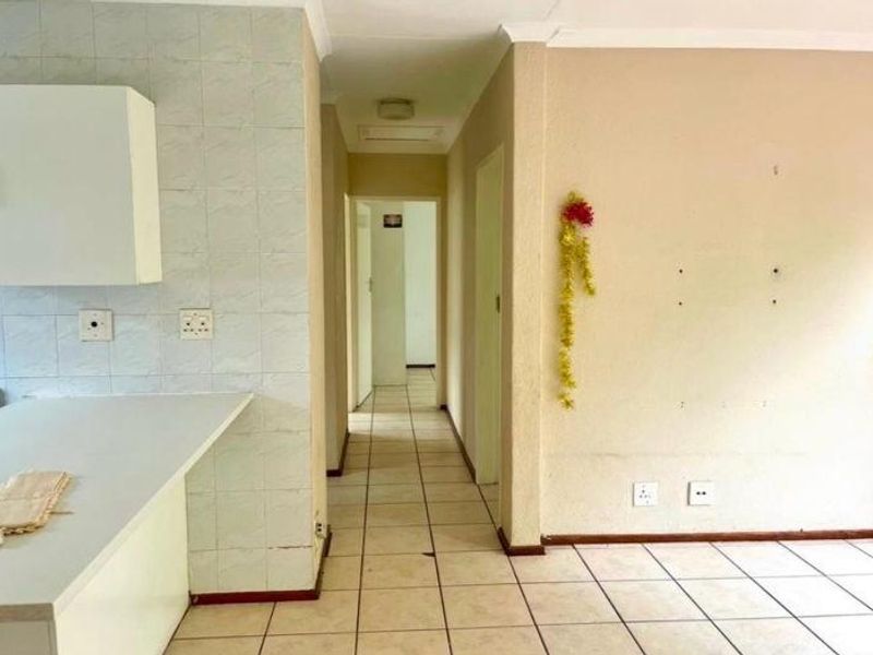 Three bedroom Apartment in Peacehaven Proper - Photo 8