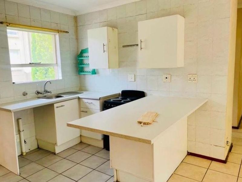 Three bedroom Apartment in Peacehaven Proper - Photo 5