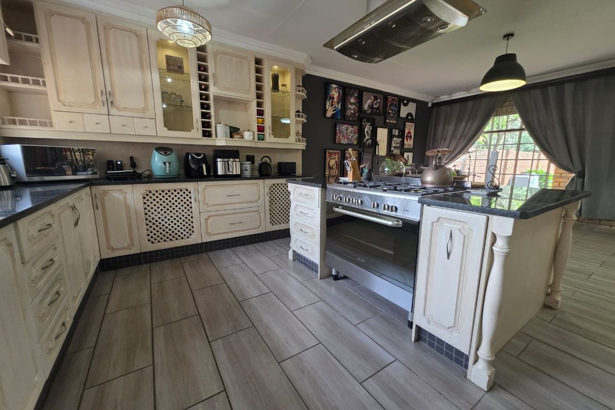 Effortless living home with Flatlet in Three Rivers Proper - Photo 2