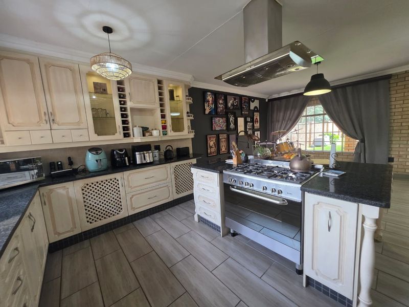 Effortless living home with Flatlet in Three Rivers Proper - Photo 7