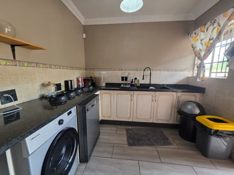 Effortless living home with Flatlet in Three Rivers Proper - Photo 10