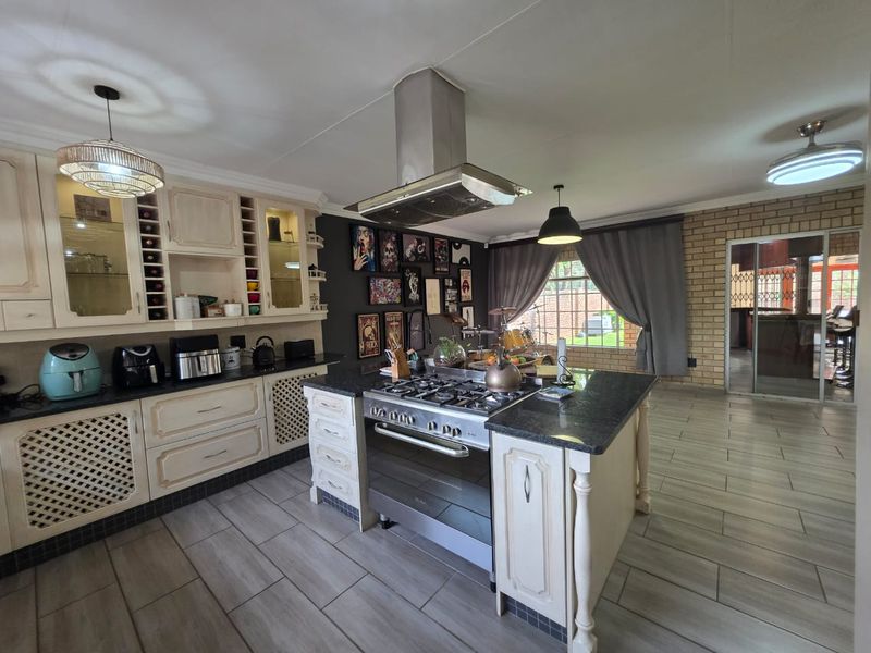 Effortless living home with Flatlet in Three Rivers Proper - Photo 1