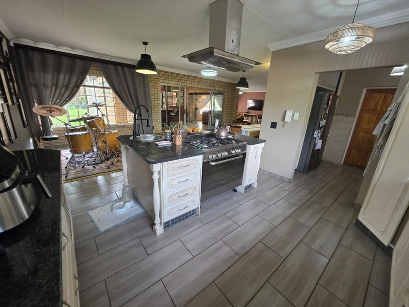 Effortless living home with Flatlet in Three Rivers Proper - Photo 9