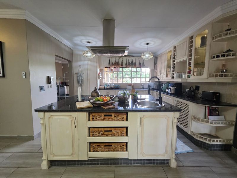 Effortless living home with Flatlet in Three Rivers Proper - Photo 6
