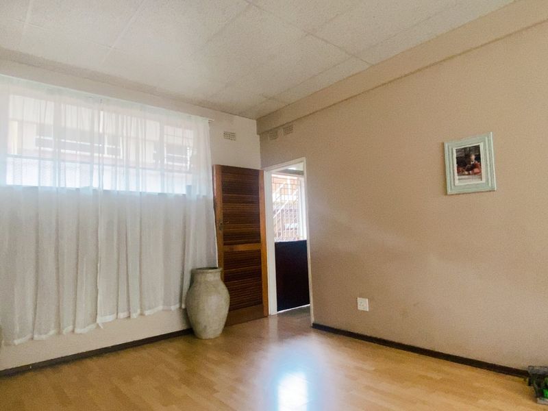 Ground Floor lock up and go in Three Rivers Proper - Photo 9