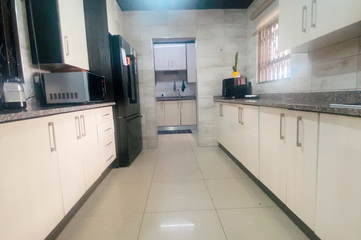 Versatile family home in Arcon Park - Photo 5