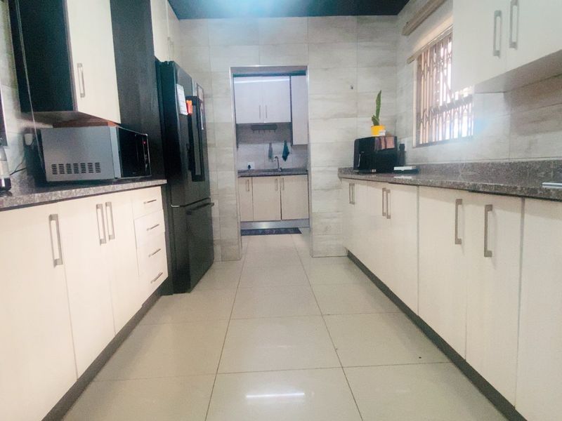 Versatile family home in Arcon Park - Photo 5