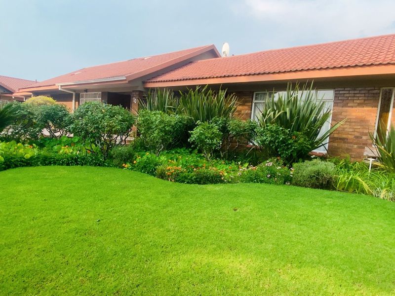 Family Home in Three Rivers East with lush garden - Photo 5