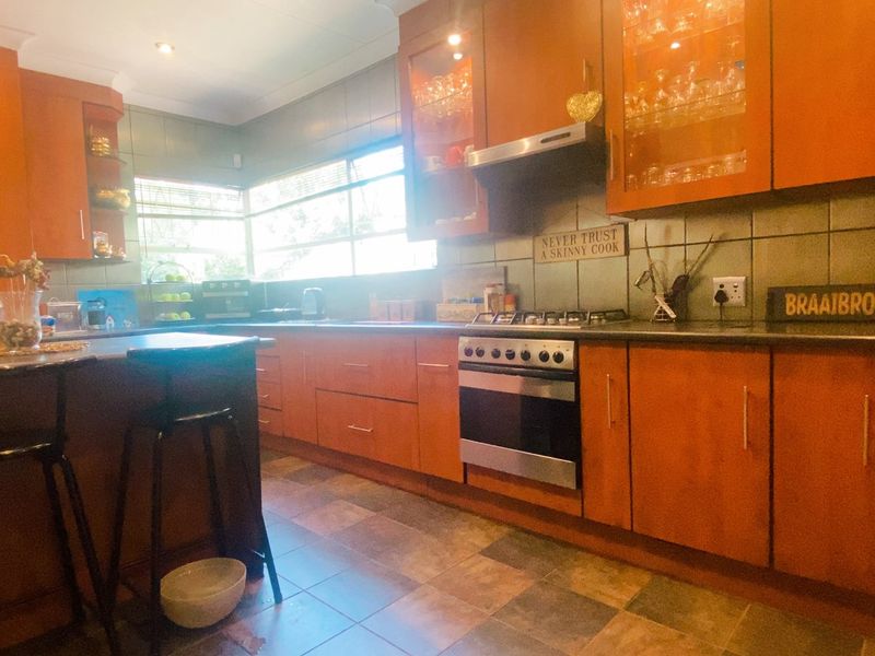 Corner stand property in Three Rivers - Photo 3