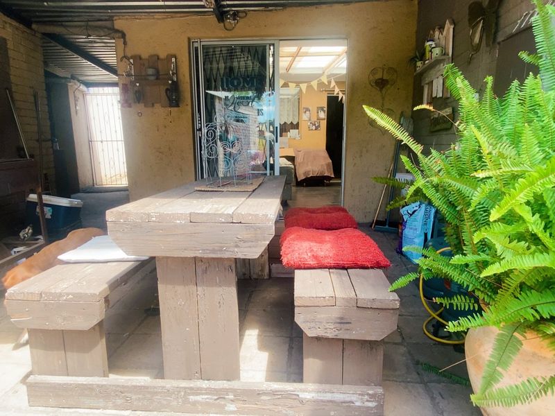 Corner stand property in Three Rivers - Photo 2