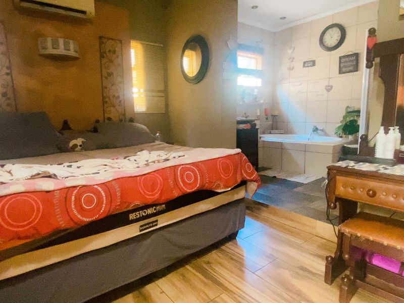 Corner stand property in Three Rivers - Photo 6