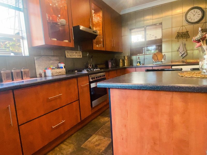 Corner stand property in Three Rivers - Photo 4