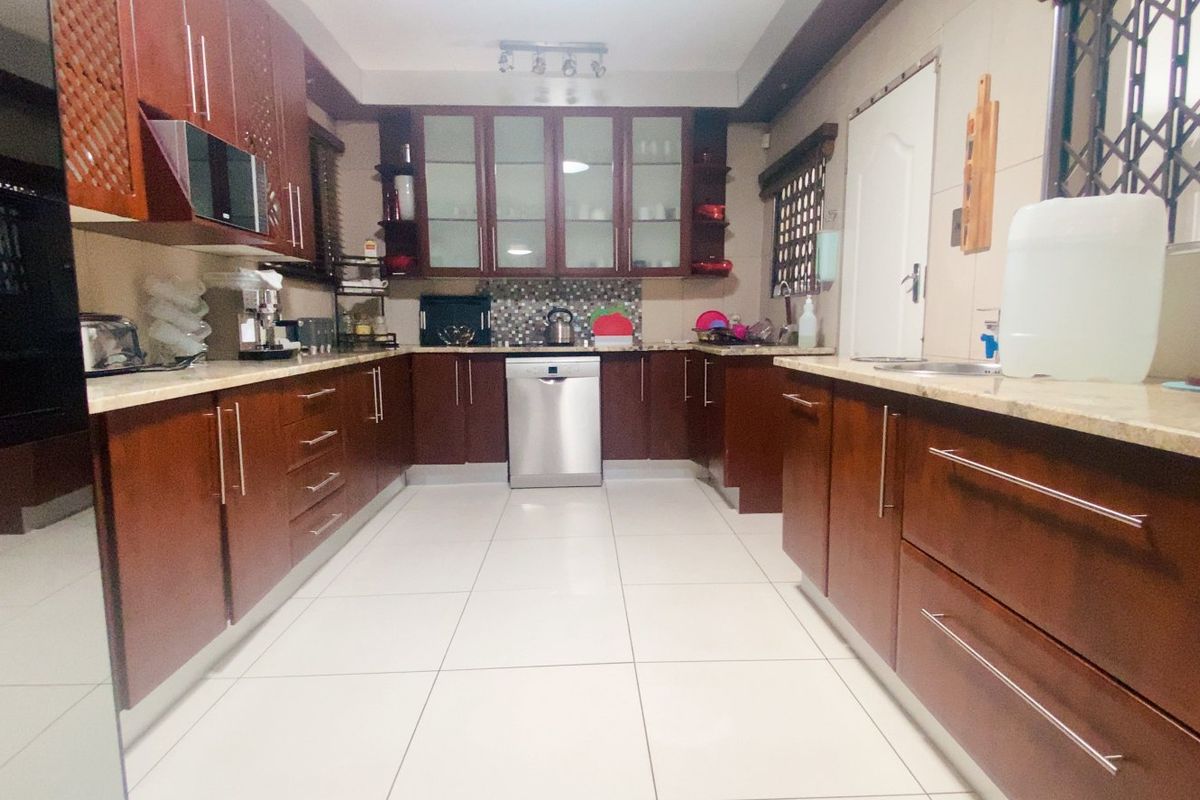 Modern Family Living at its finest in Three Rivers East - Photo 2