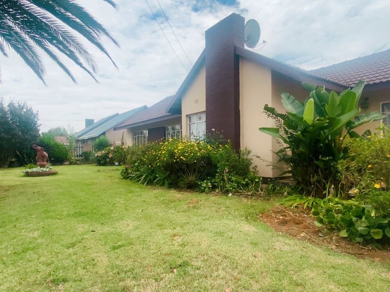 Own this home in the desirable neighbourhood of Risiville - Photo 2