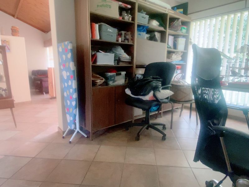 Desirable area, four bedroom home in Risiville - Photo 9