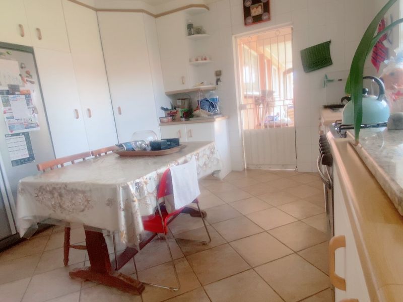 Desirable area, four bedroom home in Risiville - Photo 8