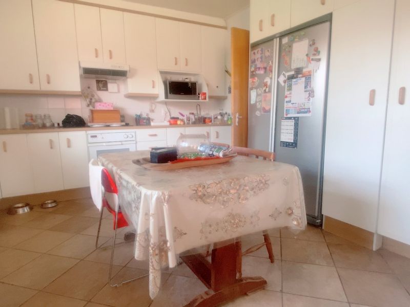 Desirable area, four bedroom home in Risiville - Photo 7