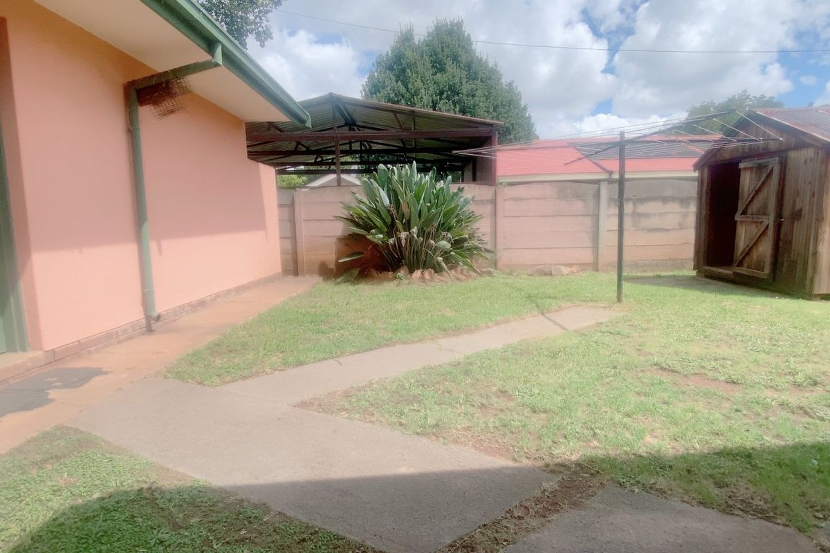 Desirable area, four bedroom home in Risiville - Photo 5