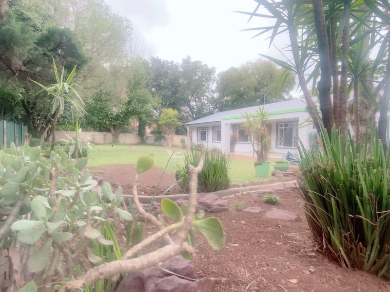 Elegant 4-Bedroom Home in Three Rivers - Photo 2