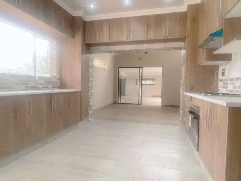 Elegant 4-Bedroom Home in Three Rivers - Photo 8