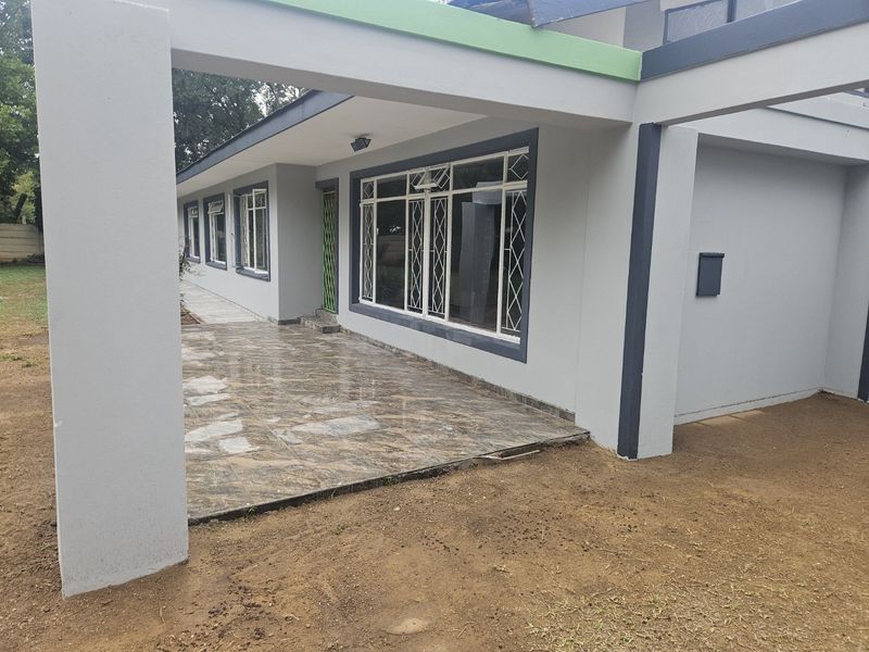 Elegant 4-Bedroom Home in Three Rivers - Photo 5