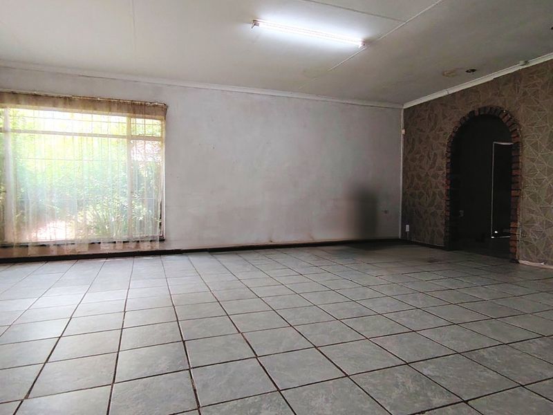 Enormous Family Home – Ideal for Entertainers - Photo 5