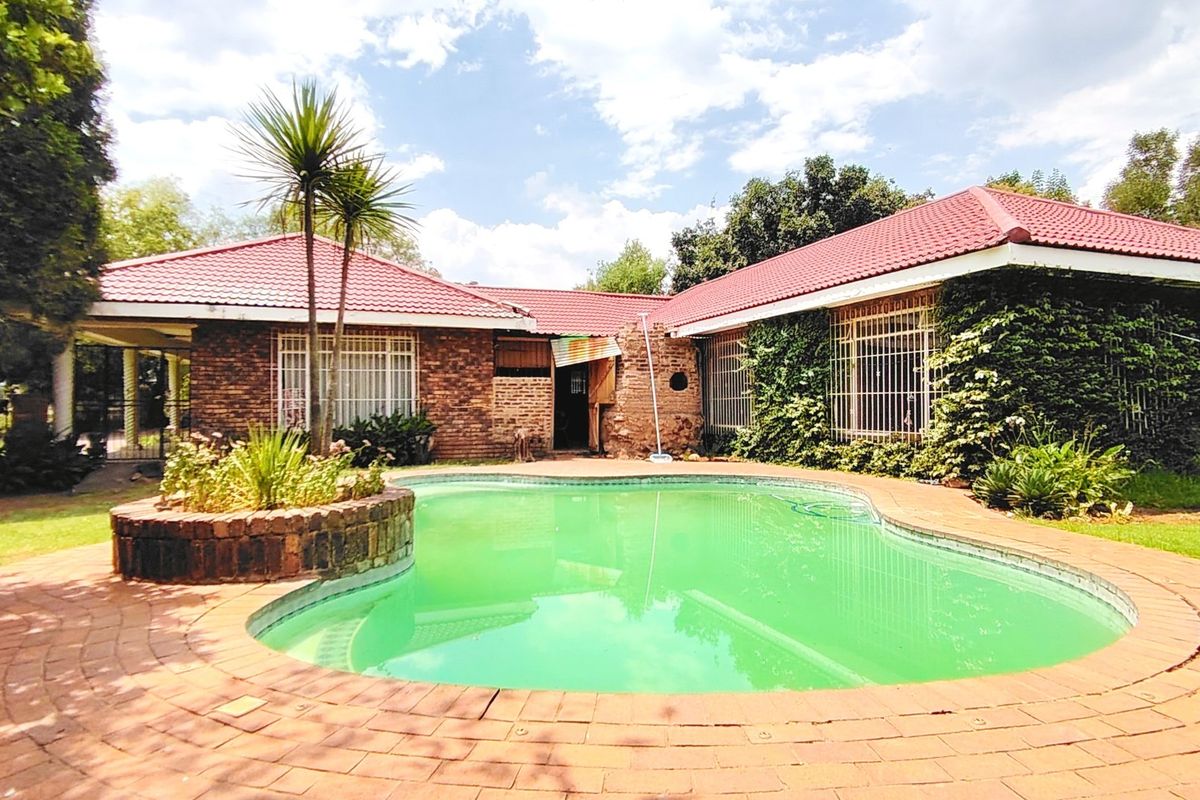 Enormous Family Home – Ideal for Entertainers - Photo 3