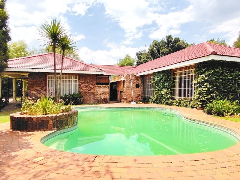 Enormous Family Home – Ideal for Entertainers - Photo 3