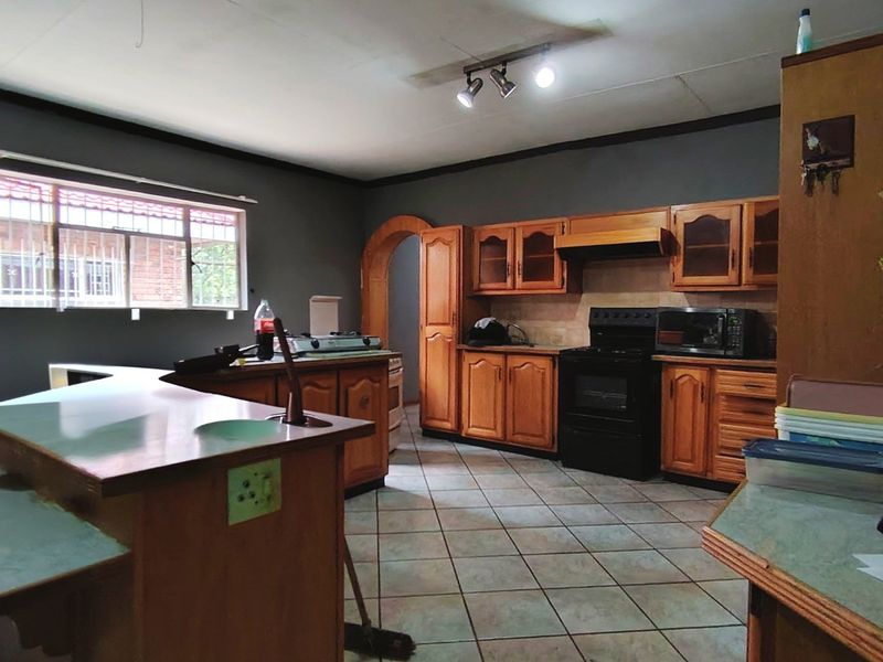 Enormous Family Home – Ideal for Entertainers - Photo 10