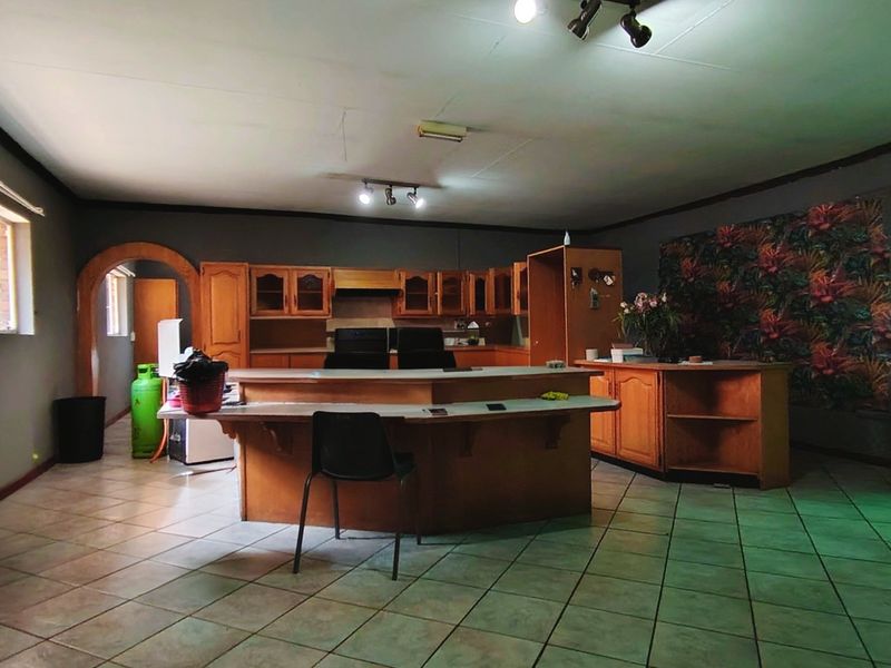 Enormous Family Home – Ideal for Entertainers - Photo 7