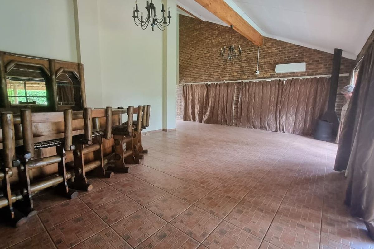 Elegant Face Brick Family Home with Exceptional Amenities. - Photo 4